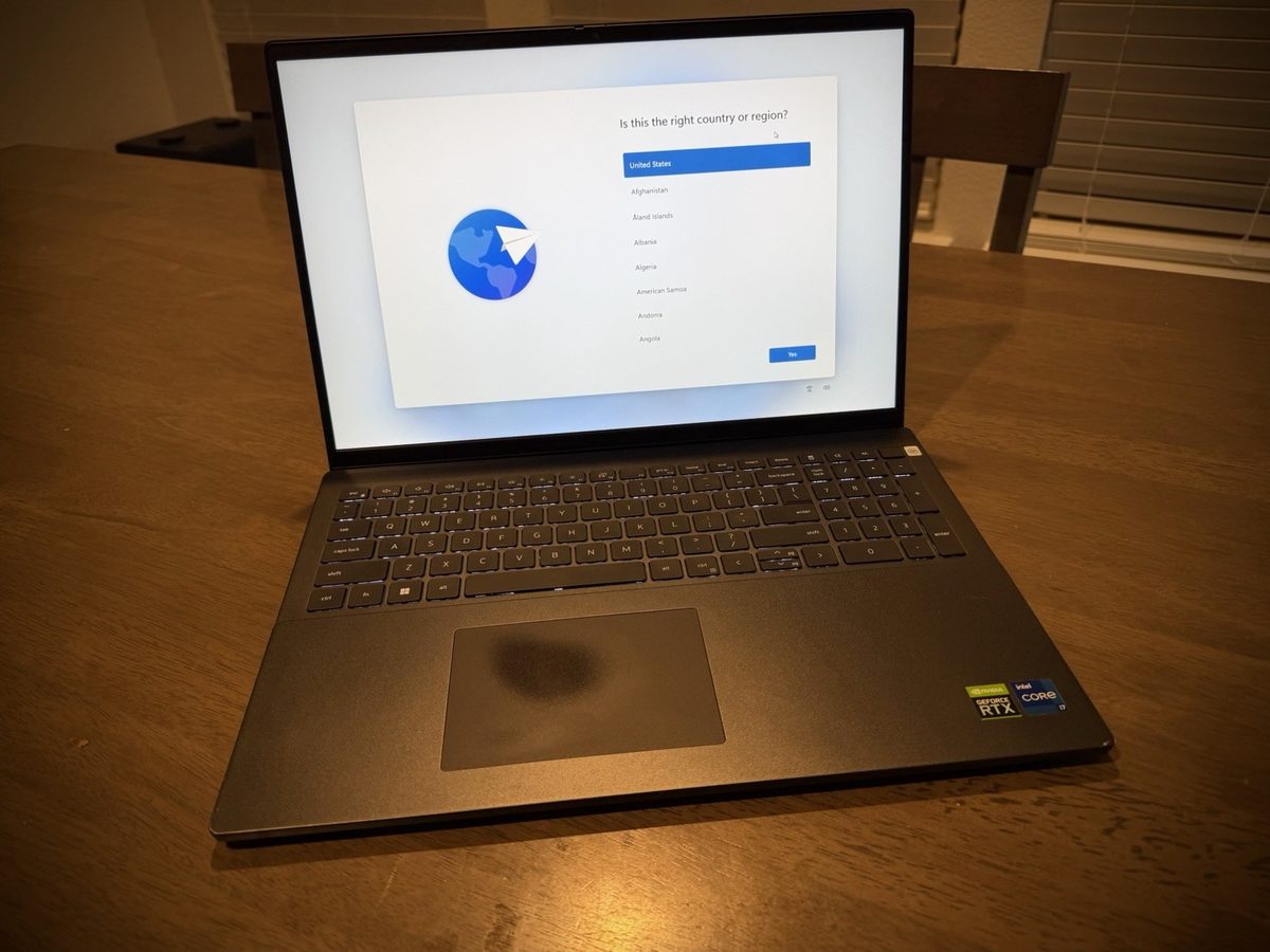 Dell Vostro 7620 16