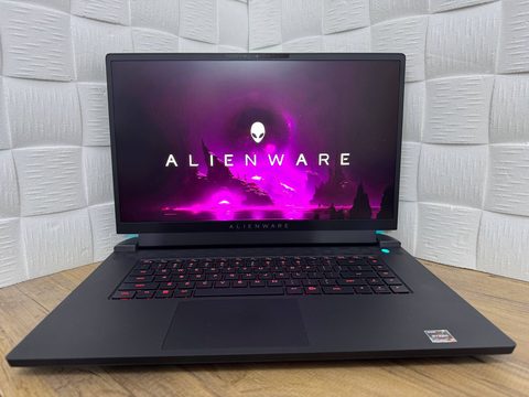 Alienware m17 R5
